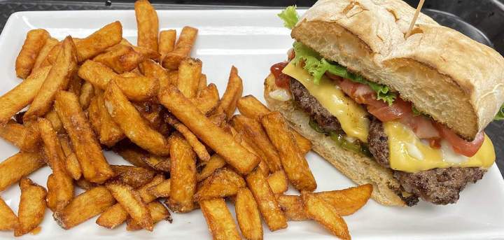 Découvrez le goût authentique de nos burgers.